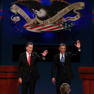 Barack Obama e Mitt Romney assumem palco da universidade de Denver para primeiro debate presidencial de 2012 - Jason Reed/Reuters