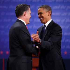 Obama e Romney se cumprimentam em primeiro de três debates das eleições americanas - Chip Somodevilla/Getty Images/AFP