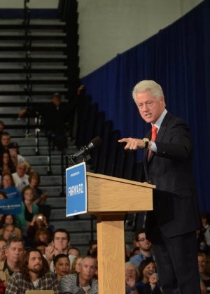 O ex-presidente dos Estado Unidos Bill Clinton fala em um evento na Universidade New Hampshire, em Durham (EUA)