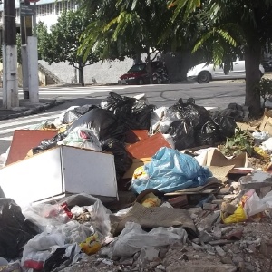 Lixo se acumula no bairro do Alecrim, Natal - Elendrea Cavalcante/UOL