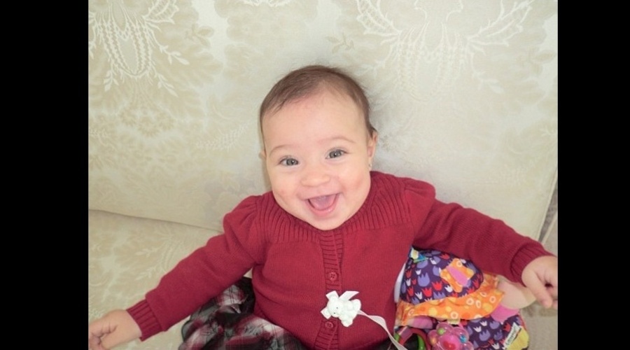A apresentadora Daniela Albuquerque divulgou uma imagem de sua filha, Alice de cinco meses (3/10/12)