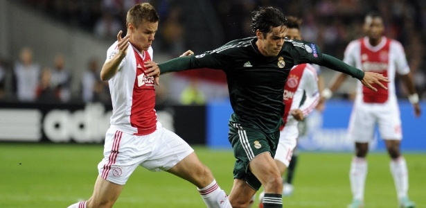 Kaká deu a assistência para o gol de Benzema contra o Ajax na Liga dos Campeões - Robin van Lonkhuijsen/United Photo/REUTERS