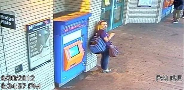 Câmeras de vigilância de uma estação mostram Kara aguardando um trem para Nova York - Divulgação/Departamento de Polícia de Clark