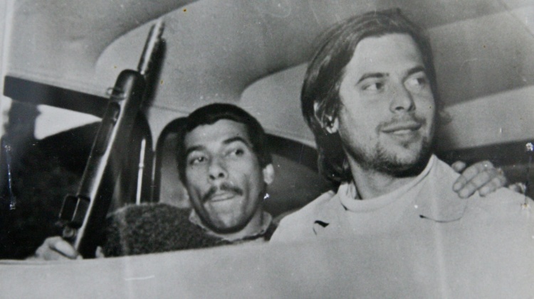 Fotos do Arquivo Nacional mostram José Dirceu (dir.) na época da ditadura 