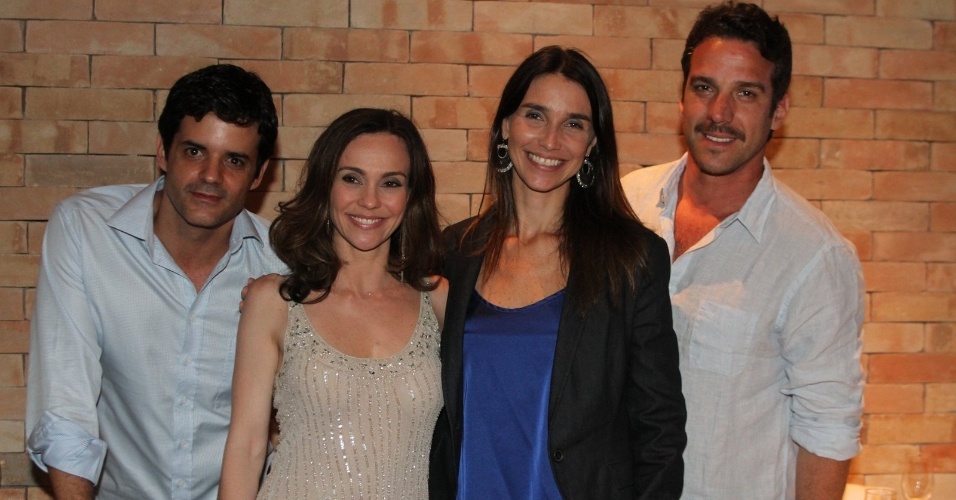 Jorge Pontual, Flavia Monteiro e Carlos Bonow assistiram ao último capítulo da novela "Máscaras", da Record, em churrascaria no Rio (2/10/12)