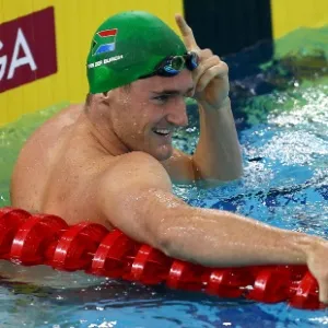 Medalhista olímpico e recordista mundial, o sul-africano Cameron Van Der Burgh faturou os 100m peito em Dubai - AFP