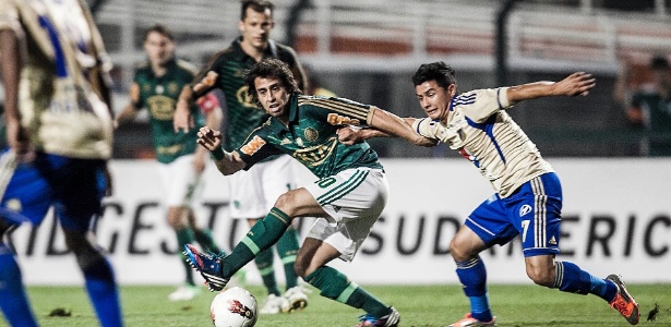 Valdivia comemora boa sequência de jogos com a camisa do Palmeiras - Leonardo Soares/UOL