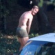 O jogador de futebol David Beckham é flagrado somente de cueca durante ensaio fotográfico para a H&M, em Beverly Hills (2/10/12) - Grosby Group