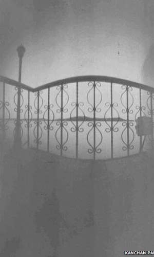 Esta imagem de Kanchan Pamnania foi feita em um workshop de fotografia com câmera estenopeica. "A câmera estenopeica tem vantagens sobre uma câmera normal", diz. "Não há necessidade de focar ou ajustar a exposição. A imagem que você captura é uma surpresa."  - Kanchan Pamnania