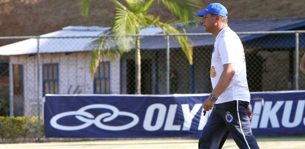 Técnico Celso Roth mantém cautela sobre uso de jogadores da base nos jogos finais - Denilton Dias/Vipcomm