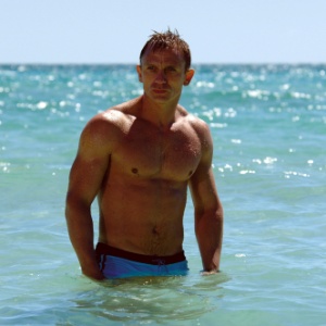 Sunga azul usada por Daniel Craig em "007 - Casino Royale" é vendida por R$ 140 mil - EFE