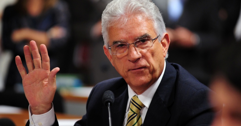 9.out.2012 - Deputado federal Rubens Bueno (PPS/PR) questiona o deputado federal Carlos Alberto Leréia (PSDB-GO) sobre seu envolvimento com o esquema do contraventor Carlinhos Cachoeira