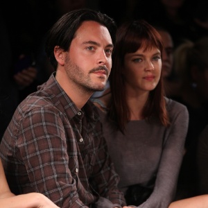 Jack Huston e Shannan Click em desfile da semana de moda de Nova York (7/9/12)