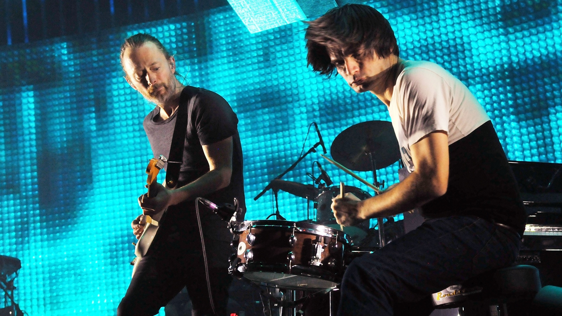 Jonny Greenwood e Thom Yorke em show da banda inglesa Radiohead em Londres/Inglaterra (8/10/2012) - Getty Images