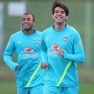 Kaká e Lucas em treino da seleção brasileira na Polônia; meia do Real tem ajudado o são-paulino - MOWA PRESS