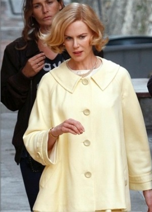 Nicole Kidman se caracteriza como Grace Kelly para o filme "Grace of Monaco"  - Reprodução/Daily Mail