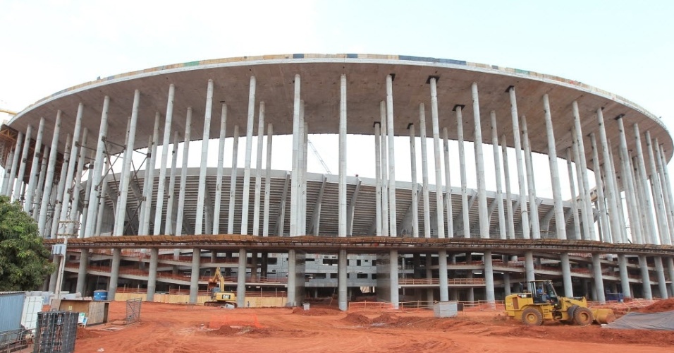 Obras em andamento no estádio Mané Garrincha, que receberá jogos da copa das Confederações em 2013, além da Copa do Mundo de 2014