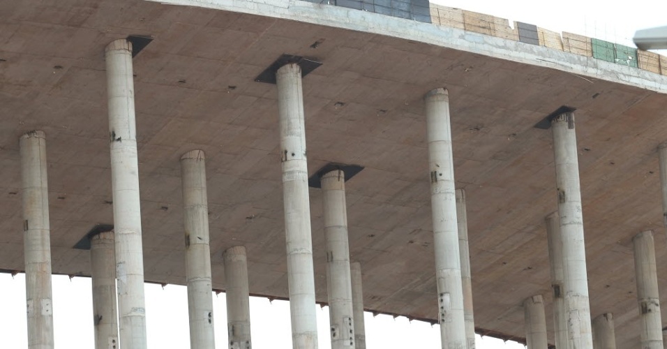 Parte da estrutura do estádio Mané Garrincha, um dos com as obras mais adiantadas para a Copa do Mundo de 2014