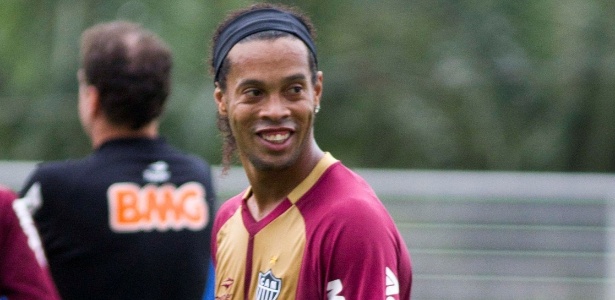 Barcelona presta homenagem a Ronaldinho Gaúcho