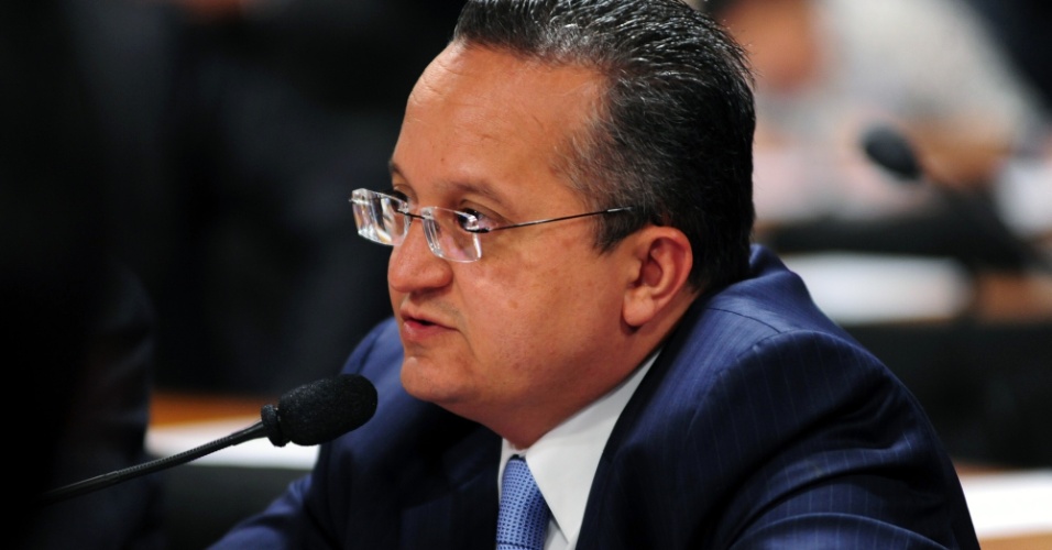 9.out.2012 - Senador Pedro Taques (PDT-MT) questiona o deputado federal Carlos Alberto Leréia (PSDB-GO) sobre seu suposto envolvimento com o esquema de Carlinhos Cachoeira