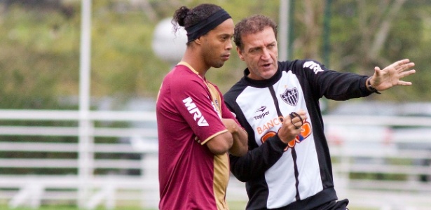 Permanência de Ronaldinho e Cuca é tema de conversas entre atletas atleticanos - Alexandro Auler / Preview.com