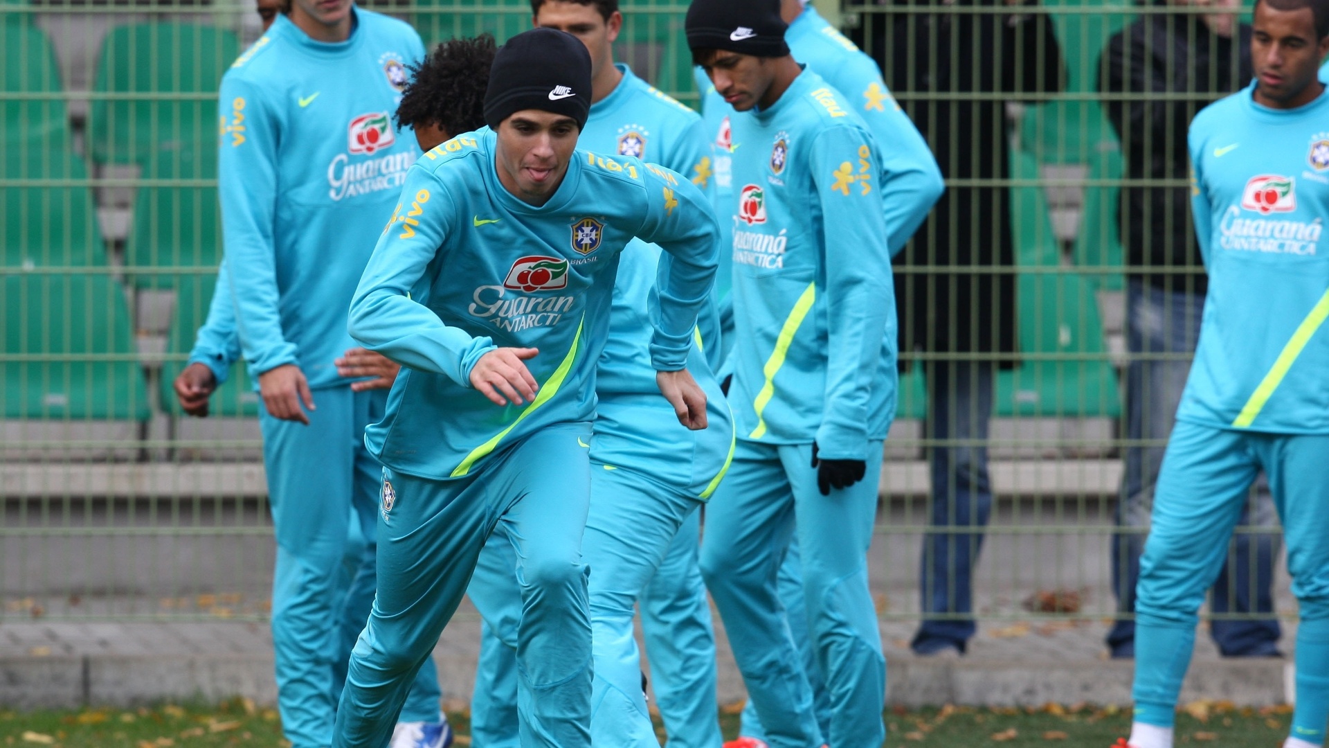 Oscar, do Chelsea, durante treino da seleção