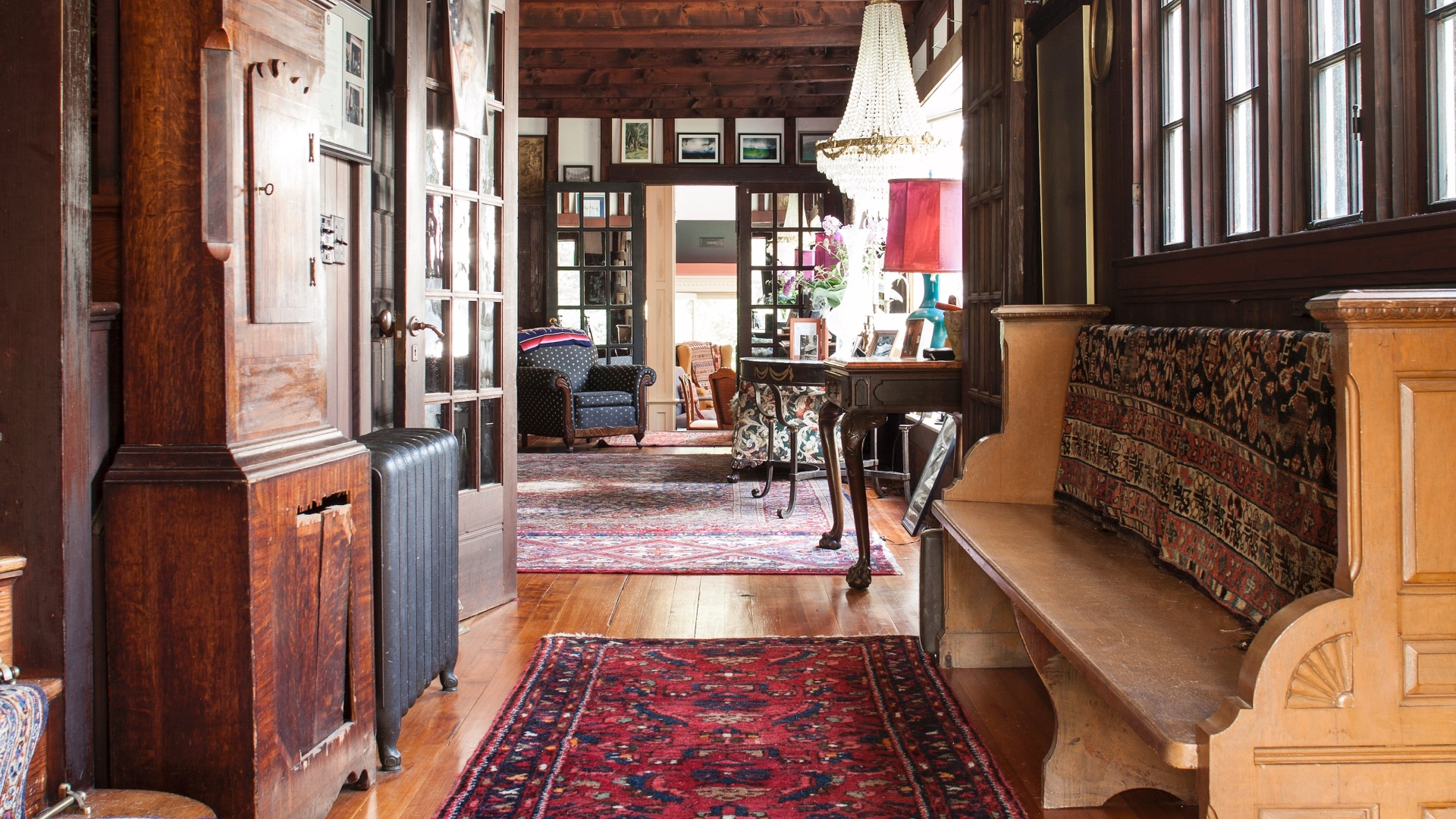 Mansão de John Archer foi construída com relíquias arquitetônicas e objetos resgatados do lixo, nos EUA (Imagem do NYT, usar apenas no respectivo material) - Trent Bell/ The New York Times