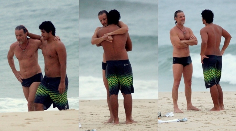 Marcello Novaes curtiu a praia da Barra da Tijuca, zona oeste do Rio (11/10/12). O ator estava acompanhado do filho mais velho, Diogo