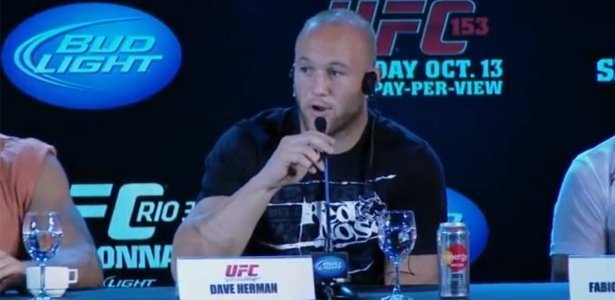 Rival de Minotauro, Dave Herman fala durante a coletiva do UFC Rio 3 - Reprodução de vídeo