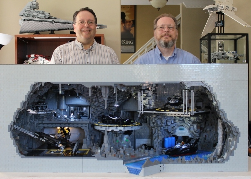 Fãs de Batman, Wayne Hussey e Carlyle Livingston remontaram a Batcaverna com cerca de 20 mil peças de Lego - Co2pix/Flickr
