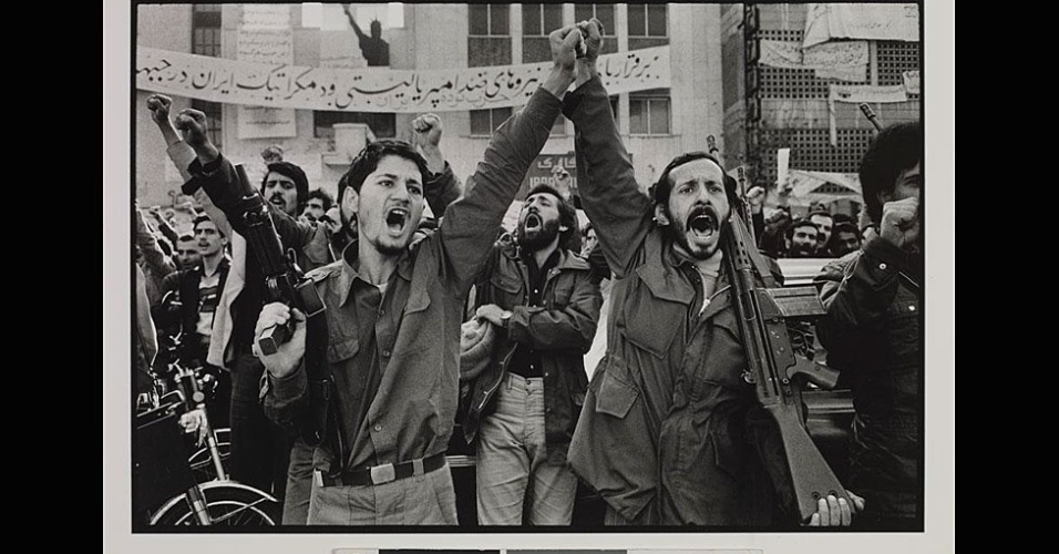 Na exposição estão imagens que vão desde a revolução iraniana da década de 70 até as manifestações recentes - Magnum Gallery