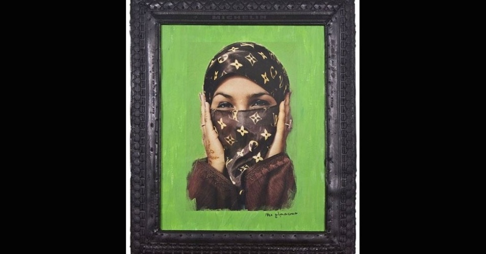 O trabalho de Hassan Hajjaj se chama 'Saida in Green' - Art Fund Collection of Middle Eastern Photography at the V&A and the British Museum