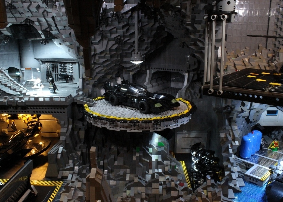 O trabalho para remontar a Batcaverna com Lego demorou cerca de 400 horas para ficar pronta e pesa cerca de 45 kilos - Co2pix/Flickr
