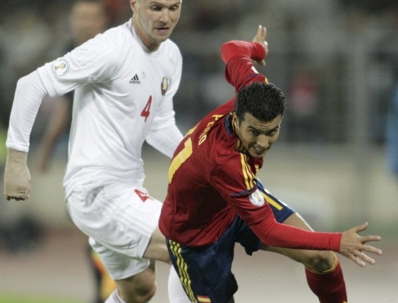 Atacante Pedro, do Barcelona, marcou três vezes na goleada por 4 a 0 da Espanha sobre Belarus, fora de casa, pelo grupo I