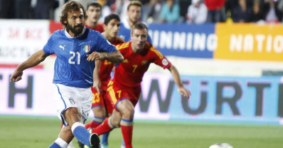 Pirlo marca gol de pênalti para a Itália na Geórgia