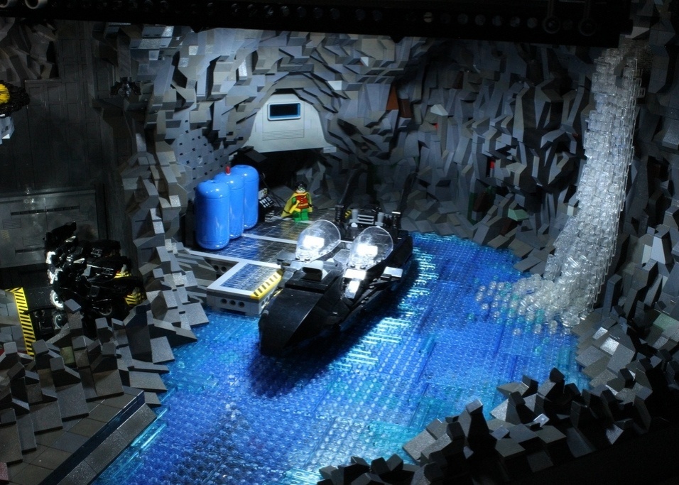 Wayne Hussey e Carlyle Livingston não trabalham diretamente com Lego, mas tiveram juntos a ideia de remontar o esconderijo do Batman para ser exposta na Emerald City Comic-Con, em março de 2012 - Co2pix/Flickr
