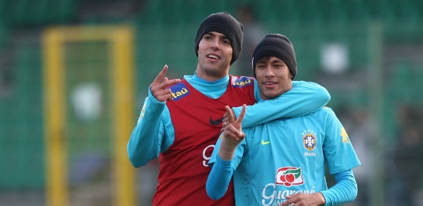 Kaká e Neymar farão contra a Colômbia o terceiro jogo juntos na seleção