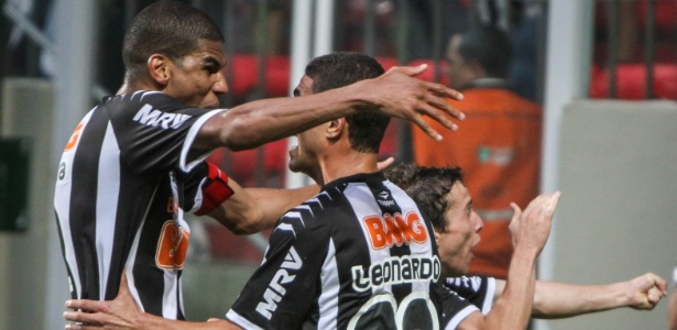 Leonardo comemora gol marcado na vitória dramática sobre o Sport por 2 a 1 - Bruno Cantini/Divulgação
