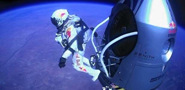 O austríaco Felix Baumgartner quebrou recordes ao saltar de cápsula na estratosfera - Jay Nemeth/AFP