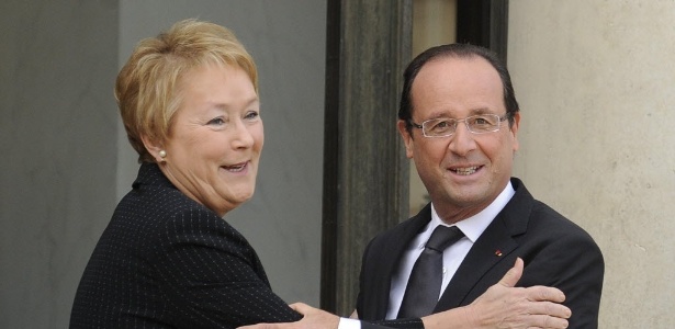 O presidente da França, François Hollande, cumprimenta a primeira-ministra do Québec, Pauline Marois, no Palácio Eliseu, em París, em outubro de 2012 - Yoan Valat/Efe
