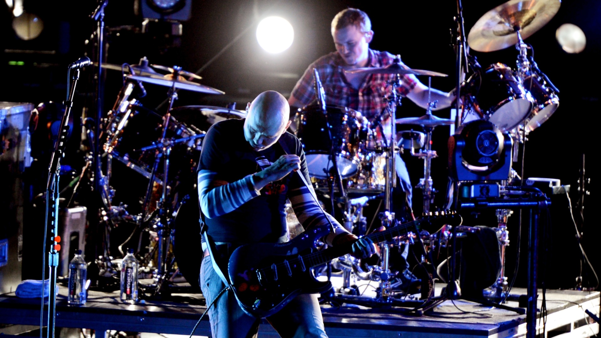 Billy Corgan, vocalista do Smashing Pumpkins, se apresenta em show da banda no Gibson Amphitheatre em São Francisco, na Califórnia. A apresentação foi parte da turnê de divulgação do álbum "Oceania", lançado em 2012, mas contou com muitos hits da carreira do grupo como ?Bullet With Butterfly Wings?, "Today" e "Tonight, Tonight" (14/10/12) - Getty Images