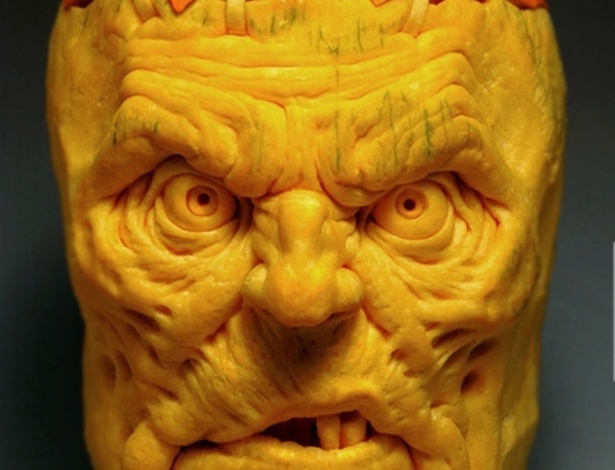 "Eu simplesmente começo a esculpir, e a minha mente se desdobra (até que) ideias criativas comecem a surgir", conta Villafane. "Na maioria das vezes funciona, mas nem sempre (o resultado) é o que eu quero. Por causa da natureza desta arte, você nunca pode garantir que vai dar certo, e muitas vezes tenho que jogar a abóbora fora e começar tudo de novo." - Caters