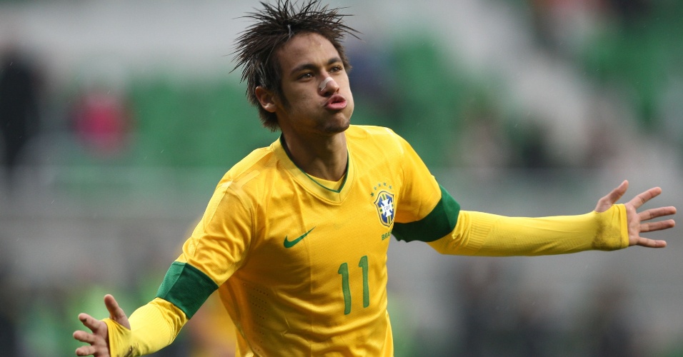 Neymar comemora um dos seus gol pela seleção brasileira contra o Japão