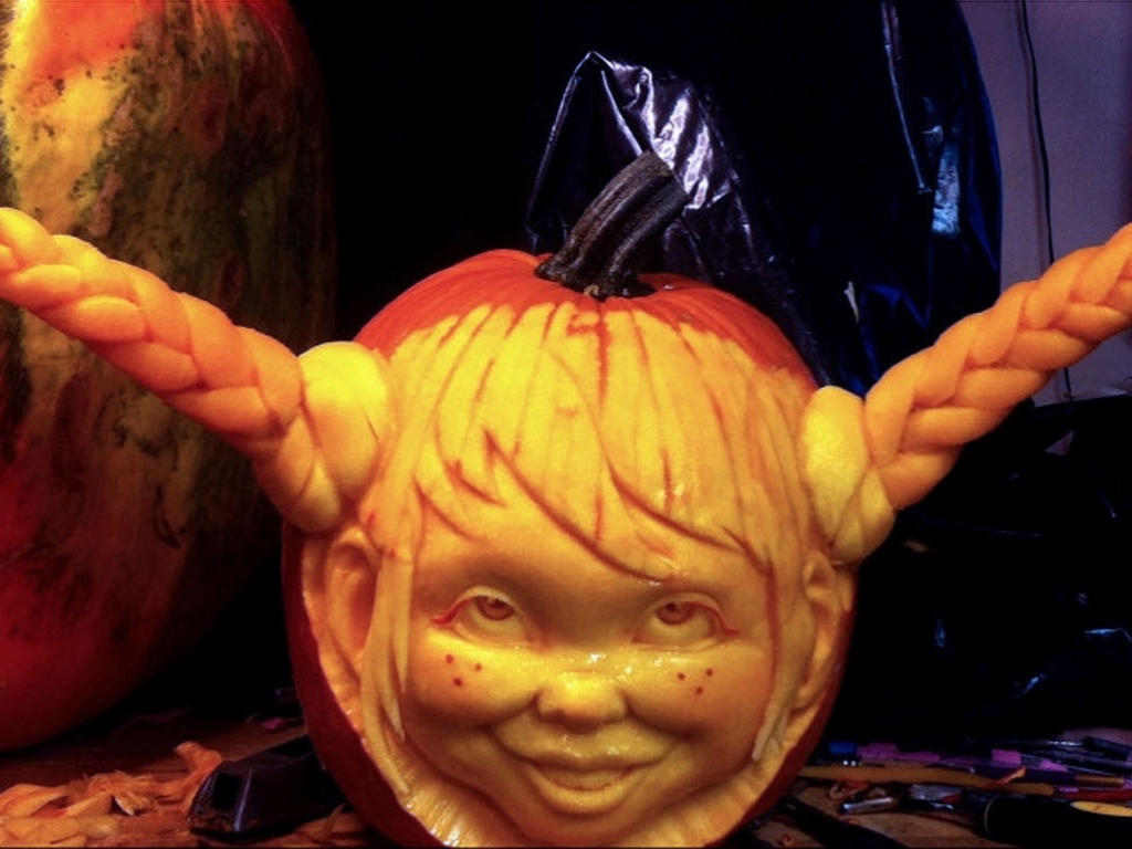 O mais importante, prossegue, é encontrar a abóbora certa. De 50 abóboras, em geral ele encontra apenas uma que considera ideal - ou seja, pesada para seu tamanho, o que significa que terá uma casca grossa o suficiente para que dela surja uma face esculpida em 3D. - Caters