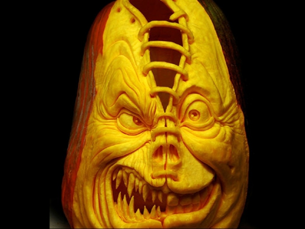 O passo seguinte foi transformar o hobby - Villafane esculpia para hotéis e restaurantes da vizinhança - em algo profissional. Ele primeiro foi contratado como escultor das empresas de entretenimento D.C. e Marvel Comics e hoje é sócio, com seu amigo Andy Bergholtz, do Villafane Studios. Na empresa, ele não apenas esculpe, mas também realiza eventos e promove DVDs tutoriais de sua arte - Caters