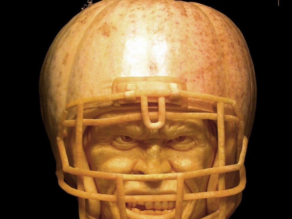 "(Tudo começou quando) um dos meus alunos mencionou que tinha uma enorme abóbora em casa, então pedi que ele trouxesse para que eu esculpisse para ele. Os resultados foram muito melhores do que eu podia imaginar, e todos os alunos começaram a trazer abóboras. Dessa forma eu fui praticando", diz ele - Caters