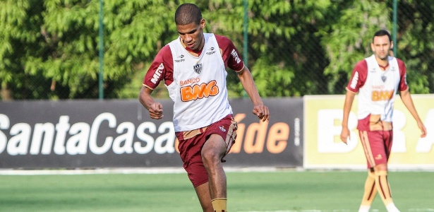 Leonardo Silva sofreu entorse no tornozelo esquerdo, mas viaja para Santos  - Bruno Cantini/site oficial do Atlético-MG