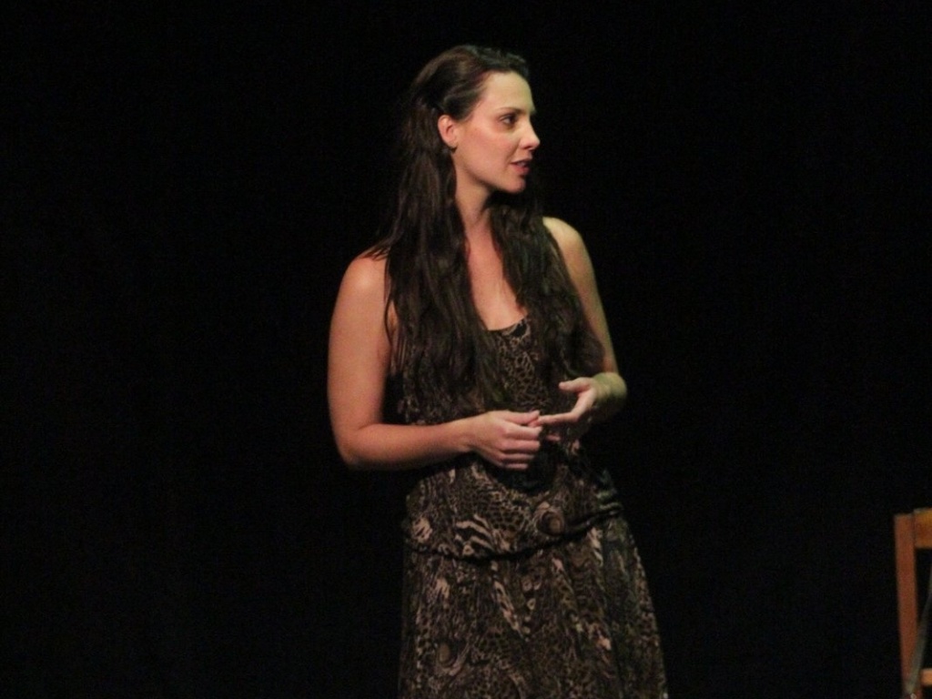 A atriz Camila Rodrigues participa do ensaio geral da peça "Apartamento 171", que estreia no sábado (20, no Maranhão (16/10/12). Além do espetáculo, a atriz também está atuando na minissérie "José- de Escravo a Governador", que estreia na Record em 2013. "Na TV, estou fazendo drama, e no teatro, comédia, é a combinação perfeita?, diz  - Divulgação