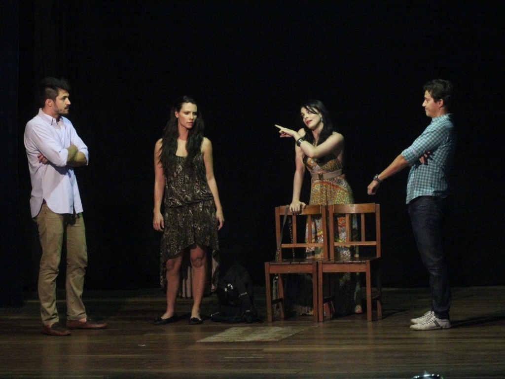 Elenco da peça "Apartamento 171" participa de ensaio geral do espetáculo, que estreia no sábado (20) no Maranhão e no dia 2 de novembro no Rio de Janeiro (16/10/12). A peça é dirigida por Eri Johnson e tem no elenco Camila Rodrigues, Renata Ricci, Raymundo de Souza, Antônio Rocha Filho e Romulo Estrela  - Divulgação