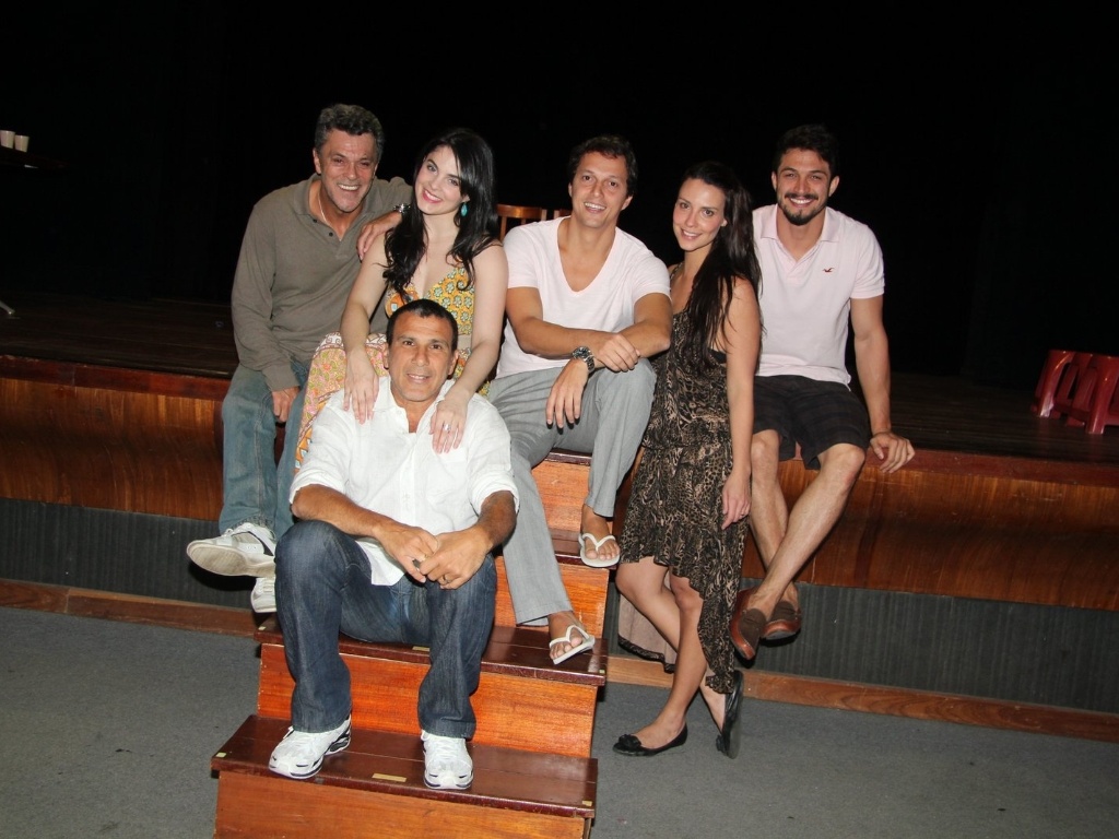 Elenco da peça "Apartamento 171" participa de ensaio geral do espetáculo, que estreia no sábado (20) no Maranhão e no dia 2 de novembro no Rio de Janeiro (16/10/12). A peça é dirigida por Eri Johnson e tem no elenco Camila Rodrigues, Renata Ricci, Raymundo de Souza, Antônio Rocha Filho e Romulo Estrela  - Divulgação
